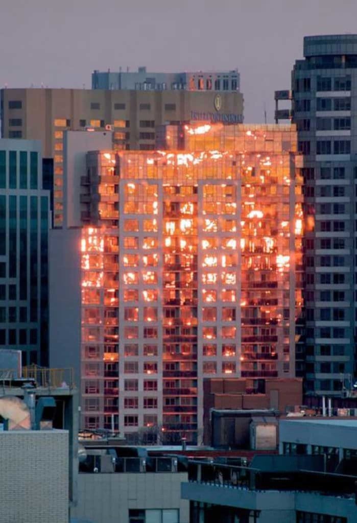 Palazzo in fiamme? Fotografia di Acmedoge