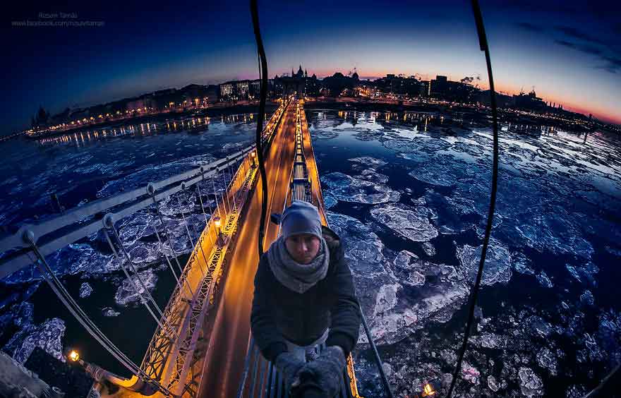 Foto del Danubio ghiacciato a Budapest di Rizsavi Tamás
