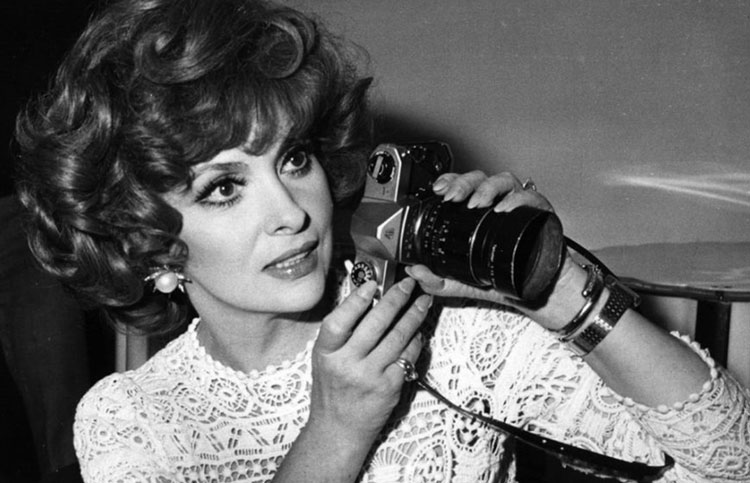 Gina Lollobrigida, oltre che attrice è riuscita a fotografare i volti più importanti del mondo